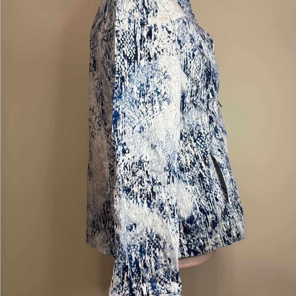 Chicos Women's Blue and White abstract zip up lightweight jacket size large (2) - Picture 5 of 13
